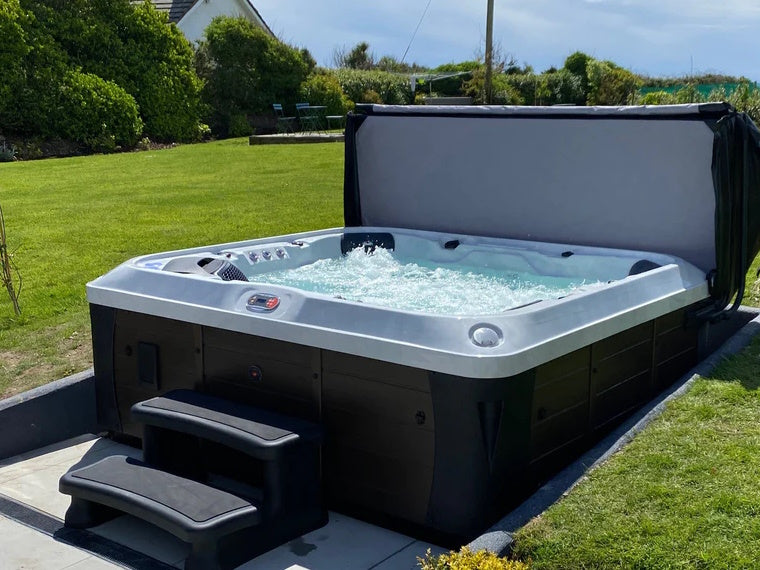 Alberta GL 6 Person Hot Tub